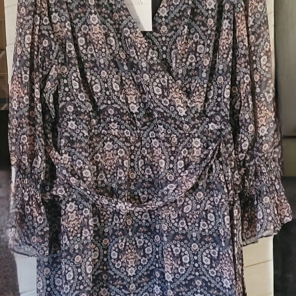 Elegant Paisley V-Neck Dress